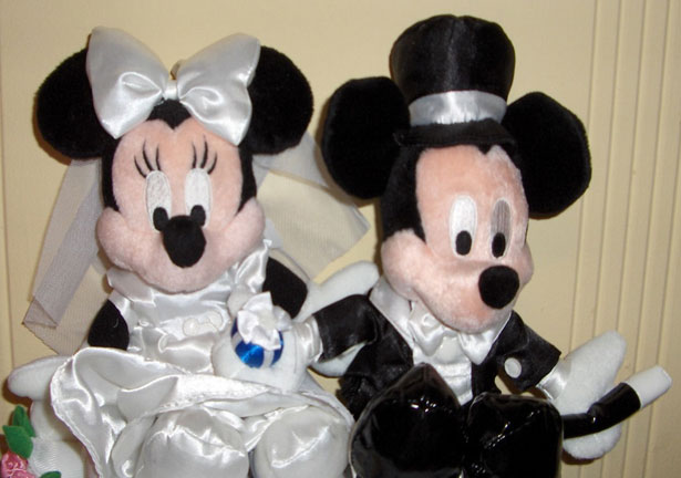 Description Picture taken of Minnie and Mickey wedding stuffed dolls