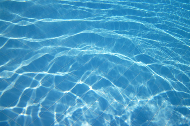 Texture eau de la piscine Photo stock libre - Public Domain Pictures