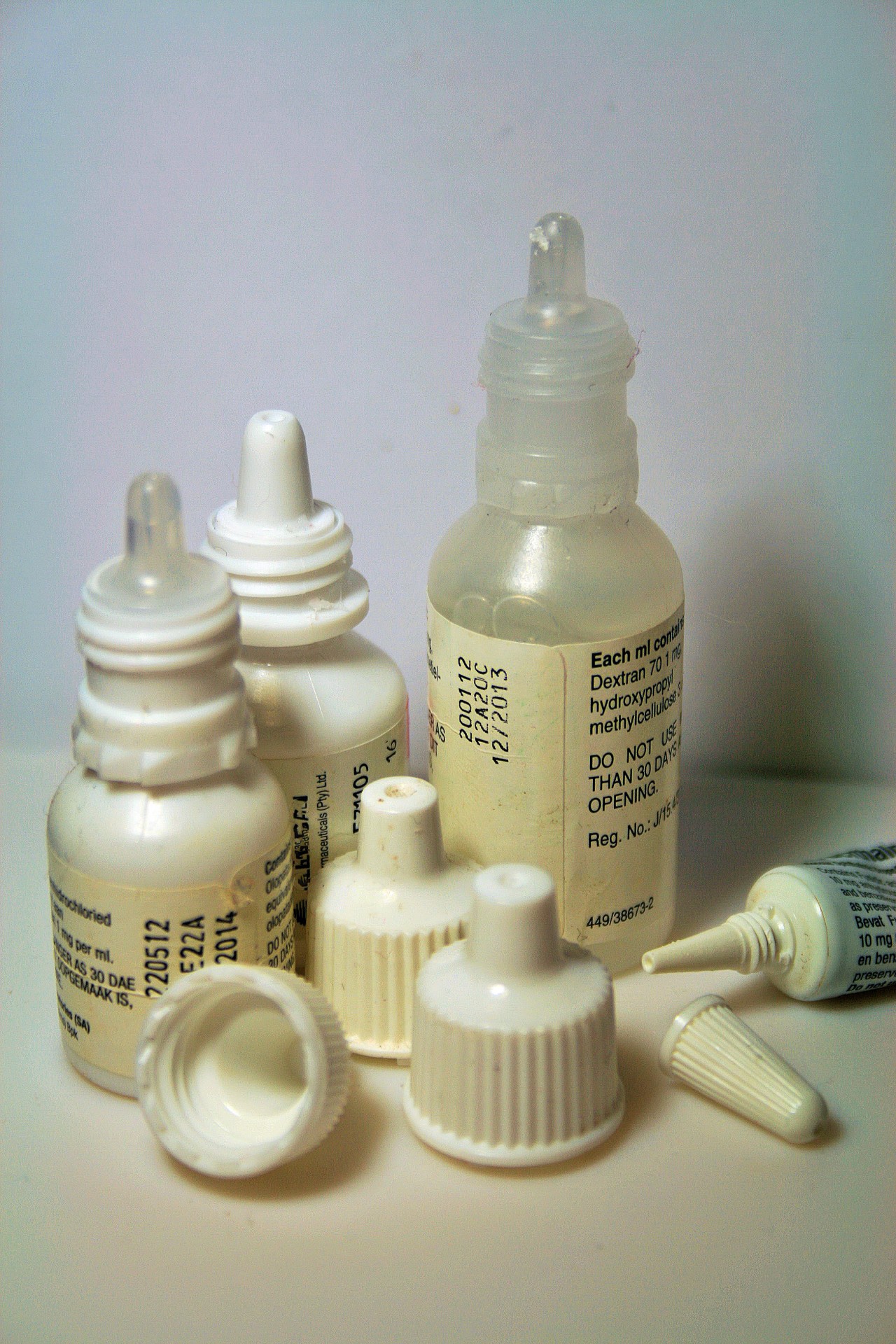 Eye Drop Containers Uncapped