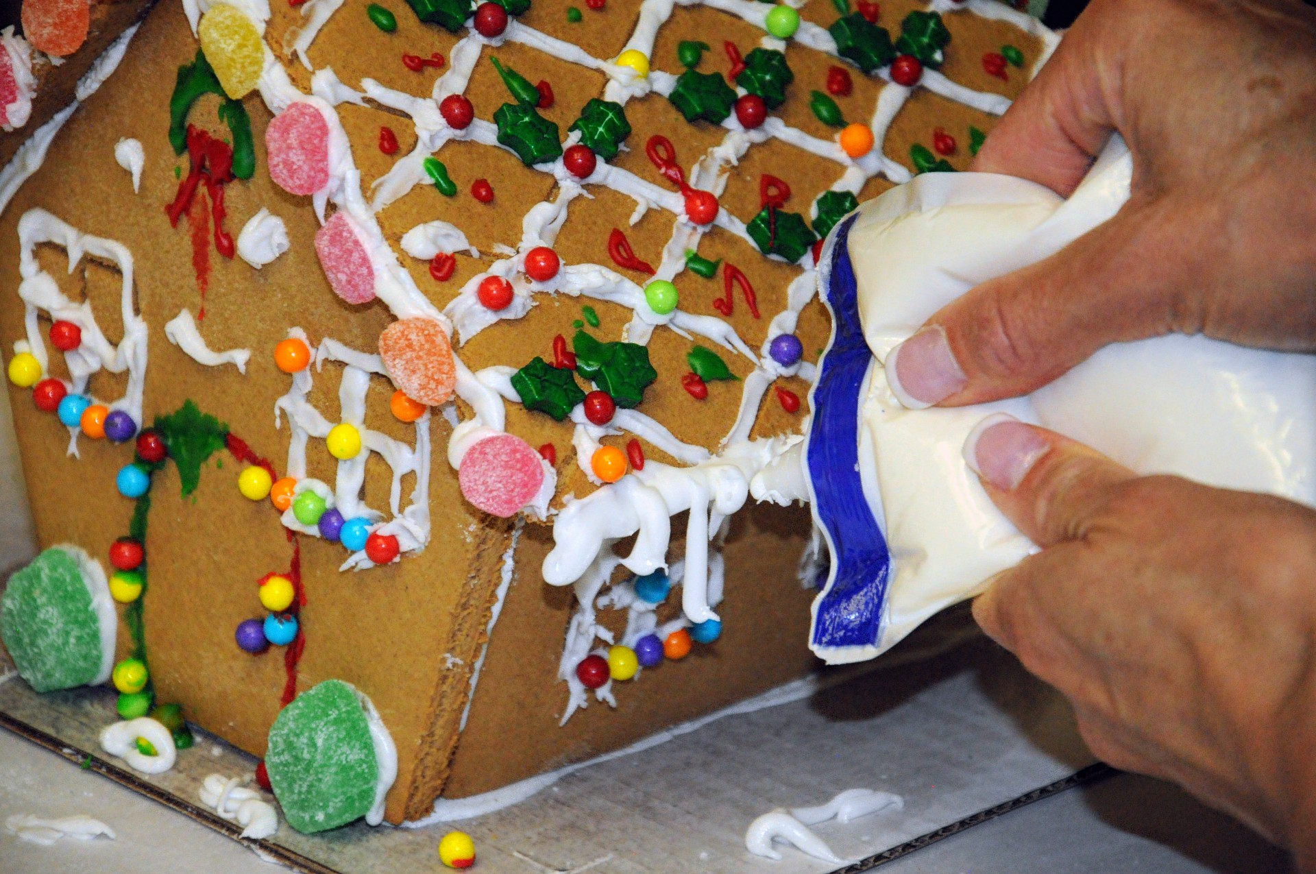 building-a-gingerbread-house-13-free-stock-photo-public-domain-pictures