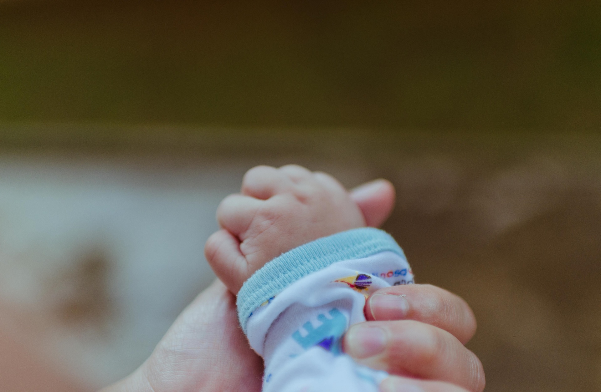 mom-holding-baby-hand-free-stock-photo-public-domain-pictures