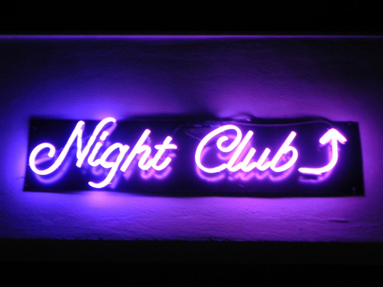 nightclub in neon 108681294533967qk7 - Preparing for that big night out