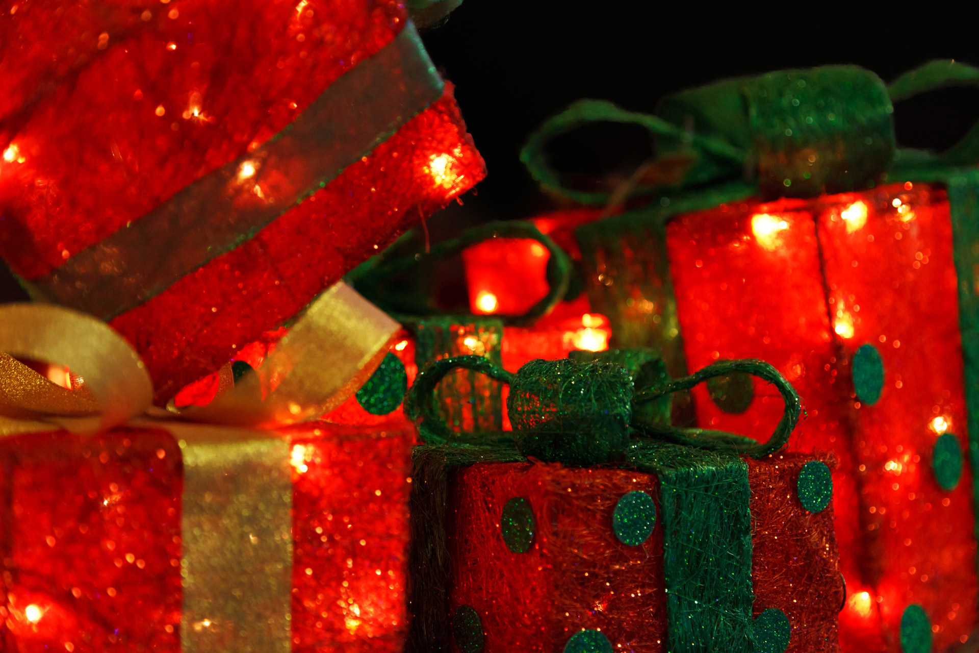 red-christmas-presents-free-stock-photo-public-domain-pictures