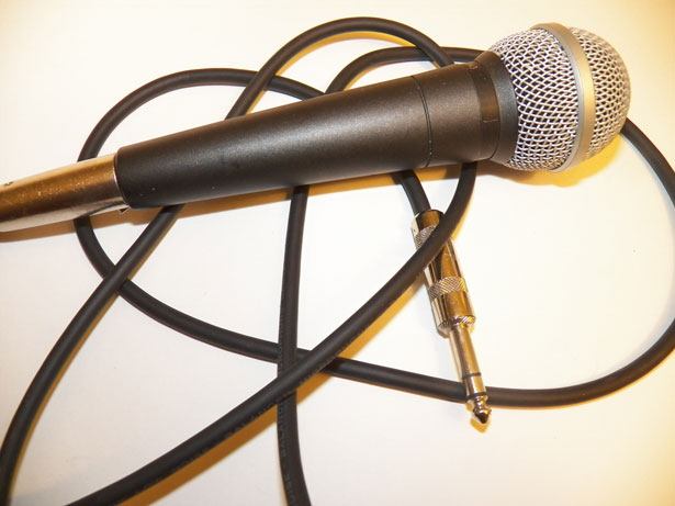 http://www.publicdomainpictures.net/pictures/30000/nahled/microphone.jpg