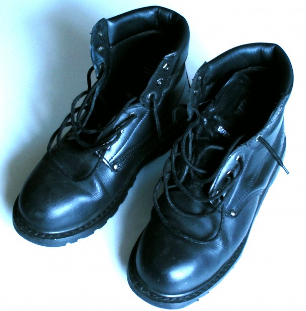 http://www.publicdomainpictures.net/pictures/50000/nahled/work-boots.jpg