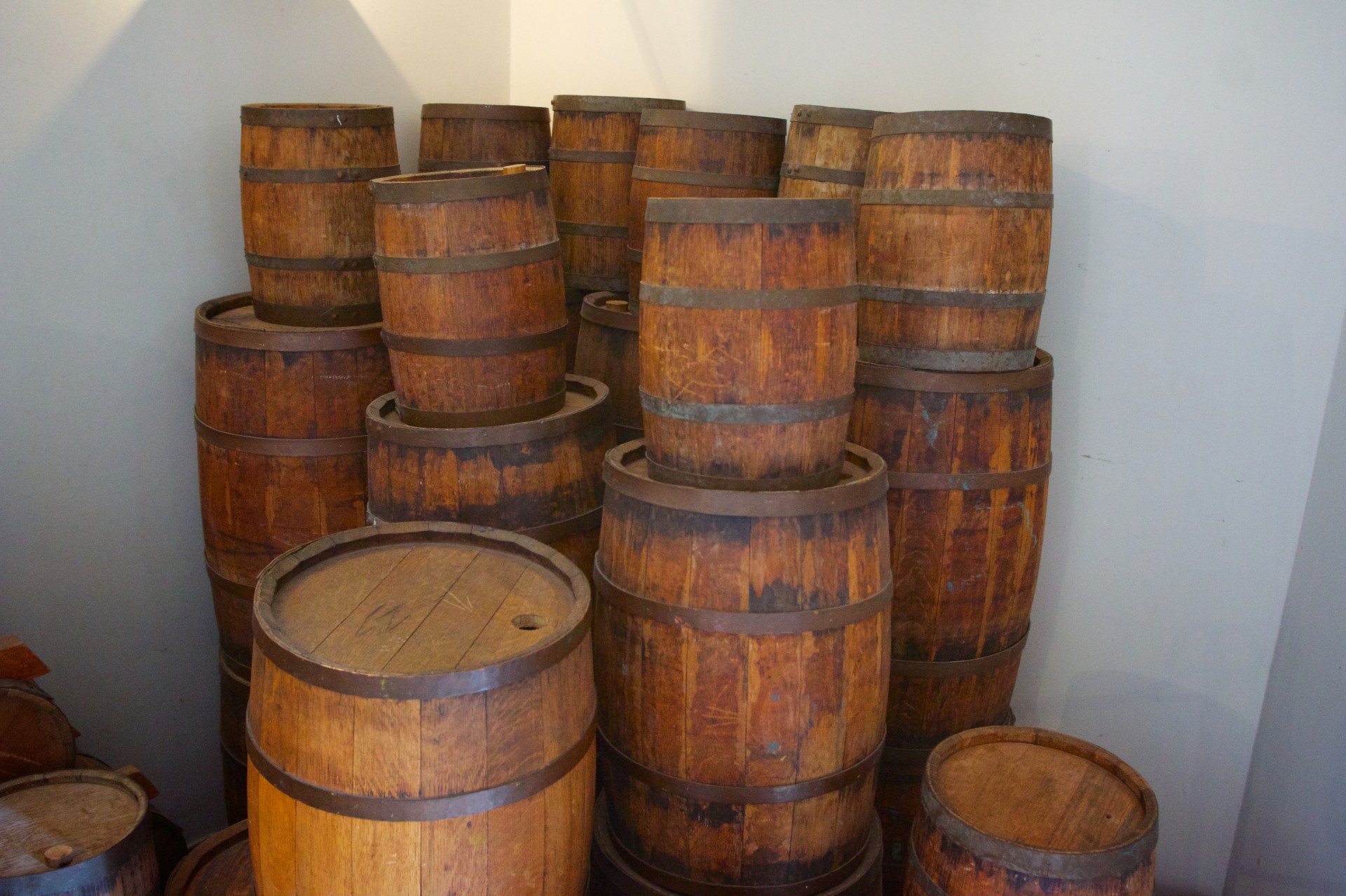 wooden-storage-barrels-free-stock-photo-public-domain-pictures