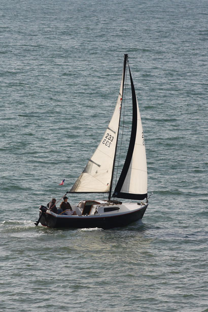Small Sloop Sailboat Free Stock Photo - Public Domain Pictures