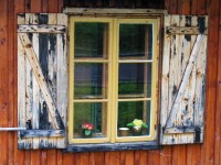 Antigua ventana de madera