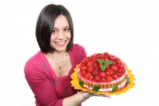 Jovem mulher com bolo