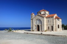 La iglesia en la costa