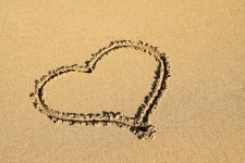 Inima în sand