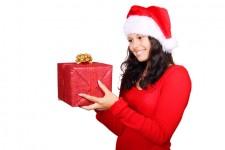 Santa Blick auf Geschenk