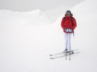 Skifahrer am Berggipfel