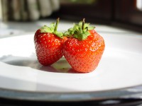 Aardbeien op een plate