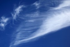 Blauwe lucht met wolken