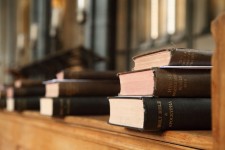 Bücher in der Kirche
