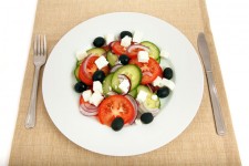 Salade grecque sur la plaque