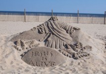 Jesus é a escultura de areia Alive