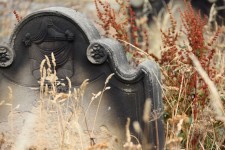 Verwaarloosde grafsteen