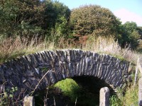 Oude stenen brug