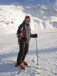 Skifahrer mit Bergen