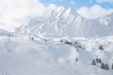 Hóval borított hegyek