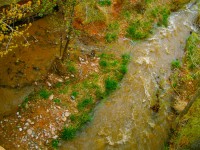 Gele rivier stroomt