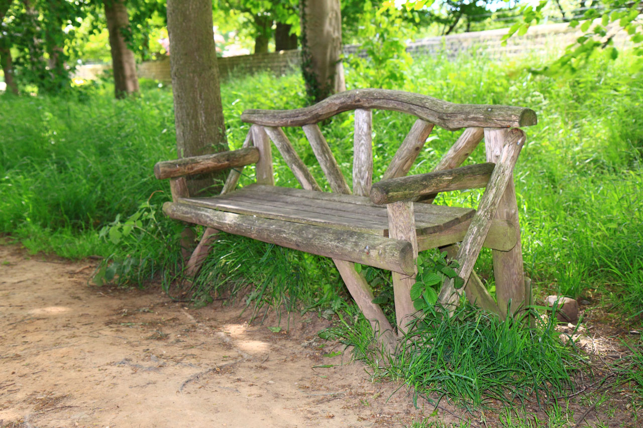 Деревянный bench