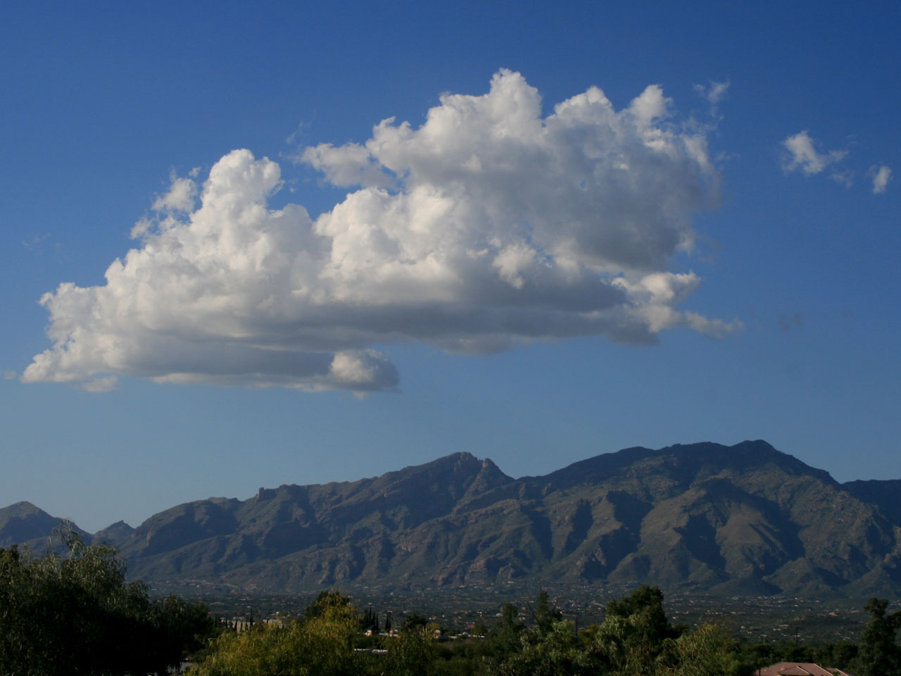 Nuvens sobre Arizona montanhas