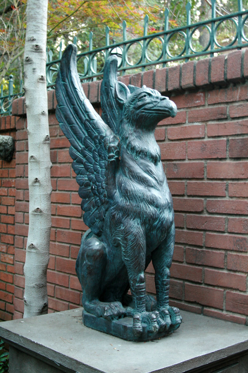格里芬Statue