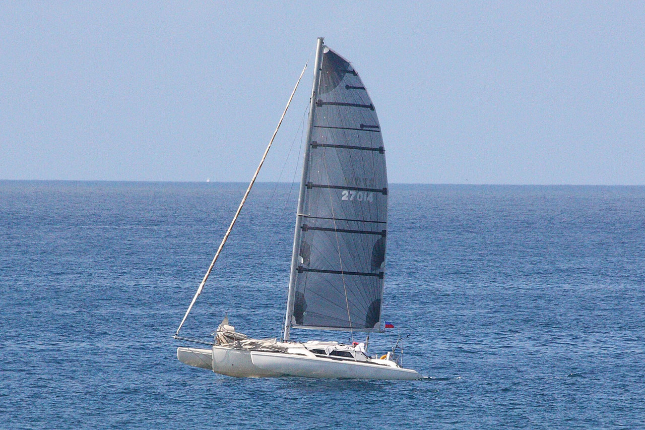 Single-mast Catamaran