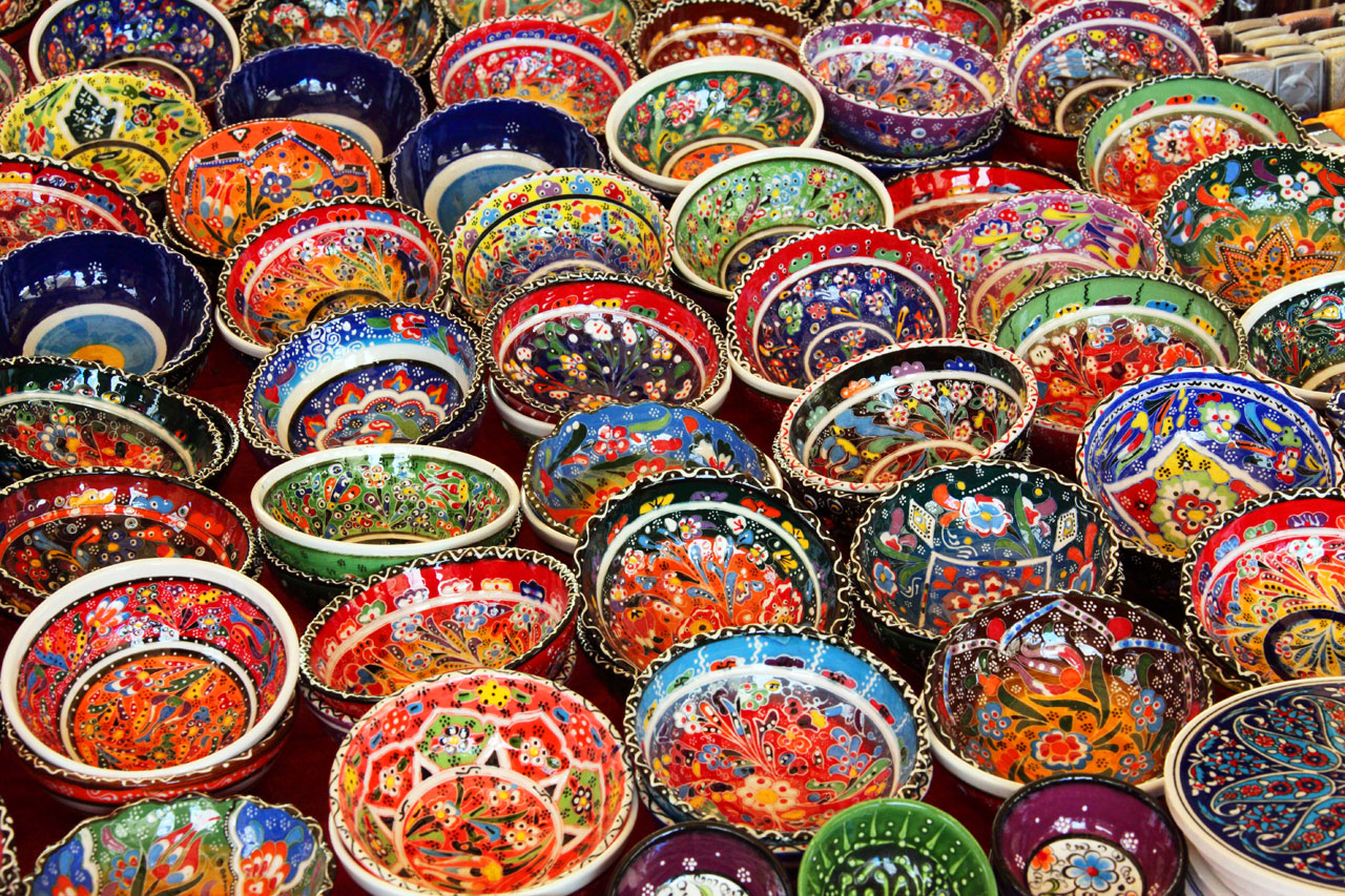 Färgglada orientaliska skålar