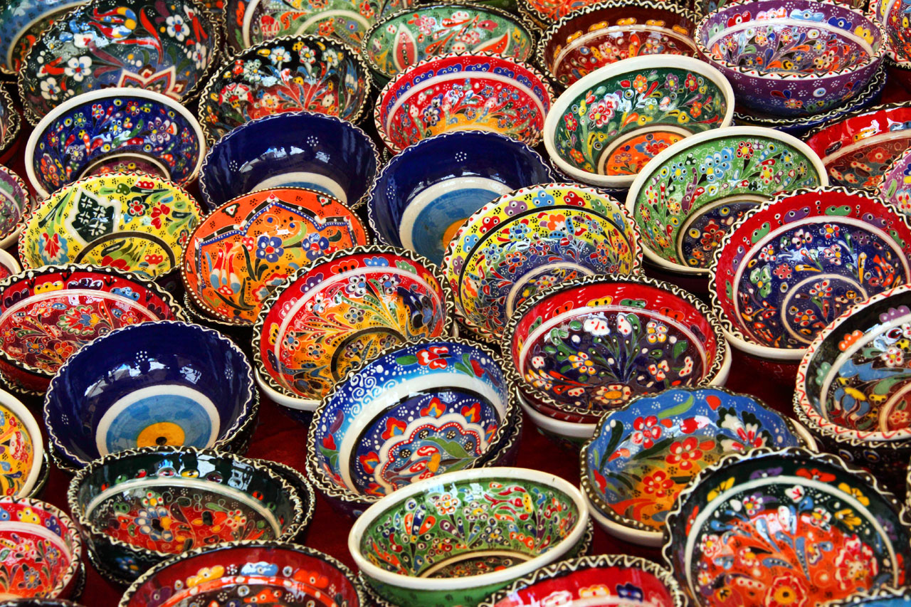 Färgglada turkiska skålar