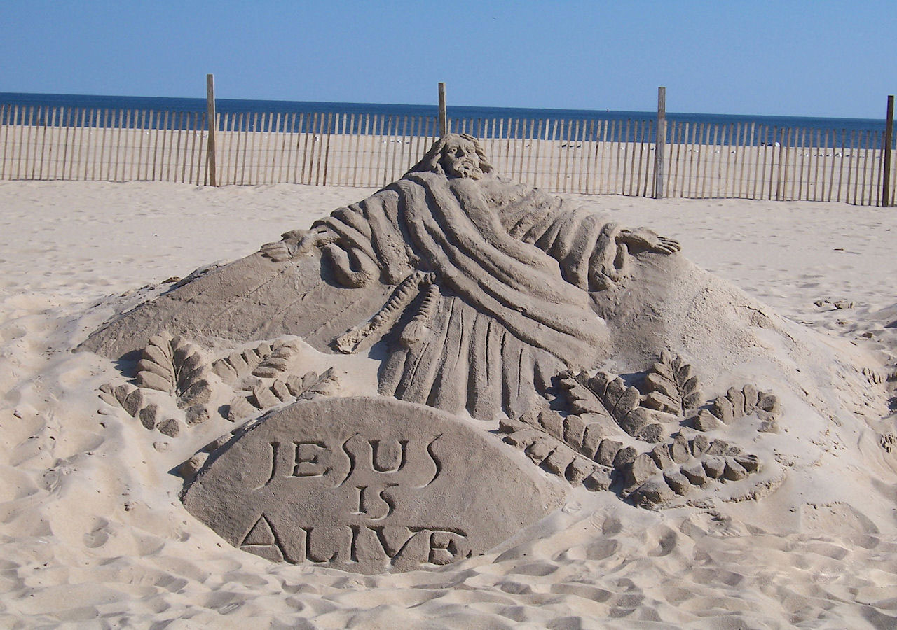 Gesù è la scultura di sabbia Alive