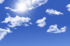 Wolken in de blauwe hemel
