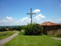 Kříž proti obloze
