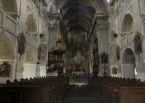 Interior da igreja de São Pedro e São Pa
