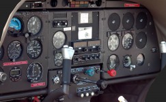 Cockpit van het vliegtuig