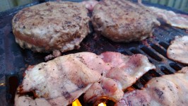 Bacon barbecue et hamburgers
