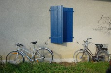 Vélos contre un mur