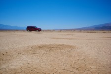 汽车在莫哈韦沙漠