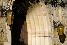 Intrare Biserica Piatra Archway