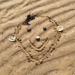 Gesicht auf dem Sand
