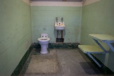 刑務所の独房バスルーム