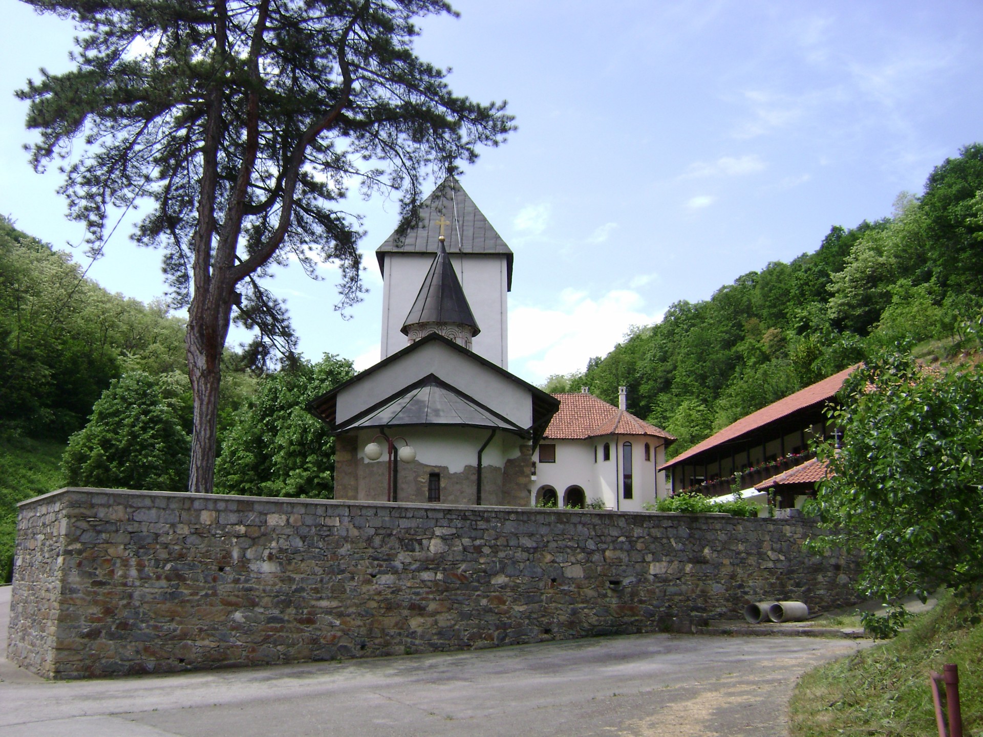 Mănăstire sârbă