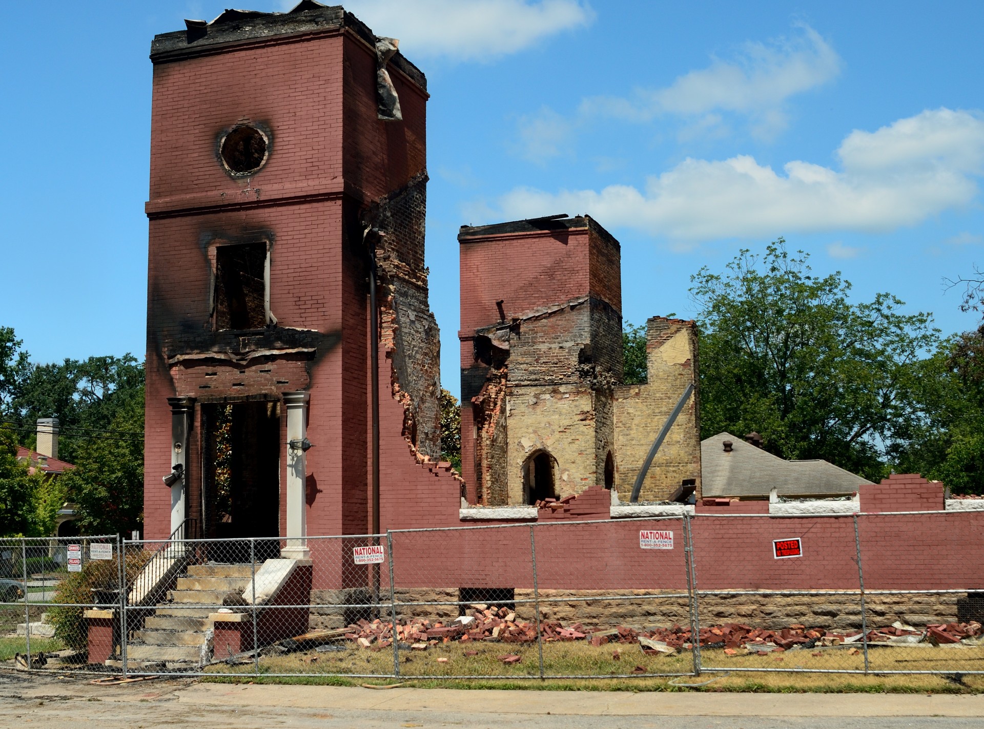 Biserica Distrus