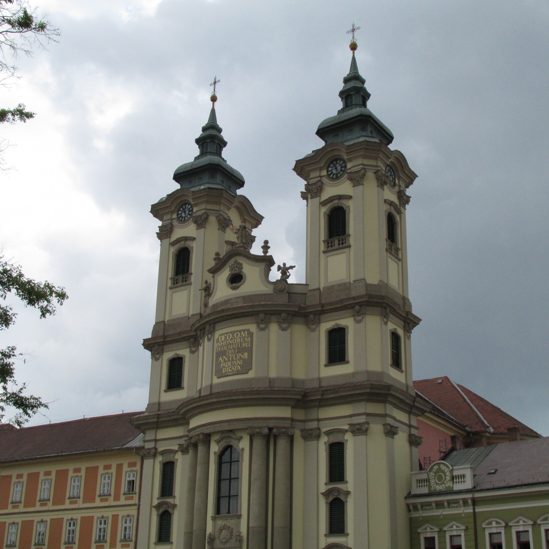Biserica într-un oraș mic din Ungaria.
