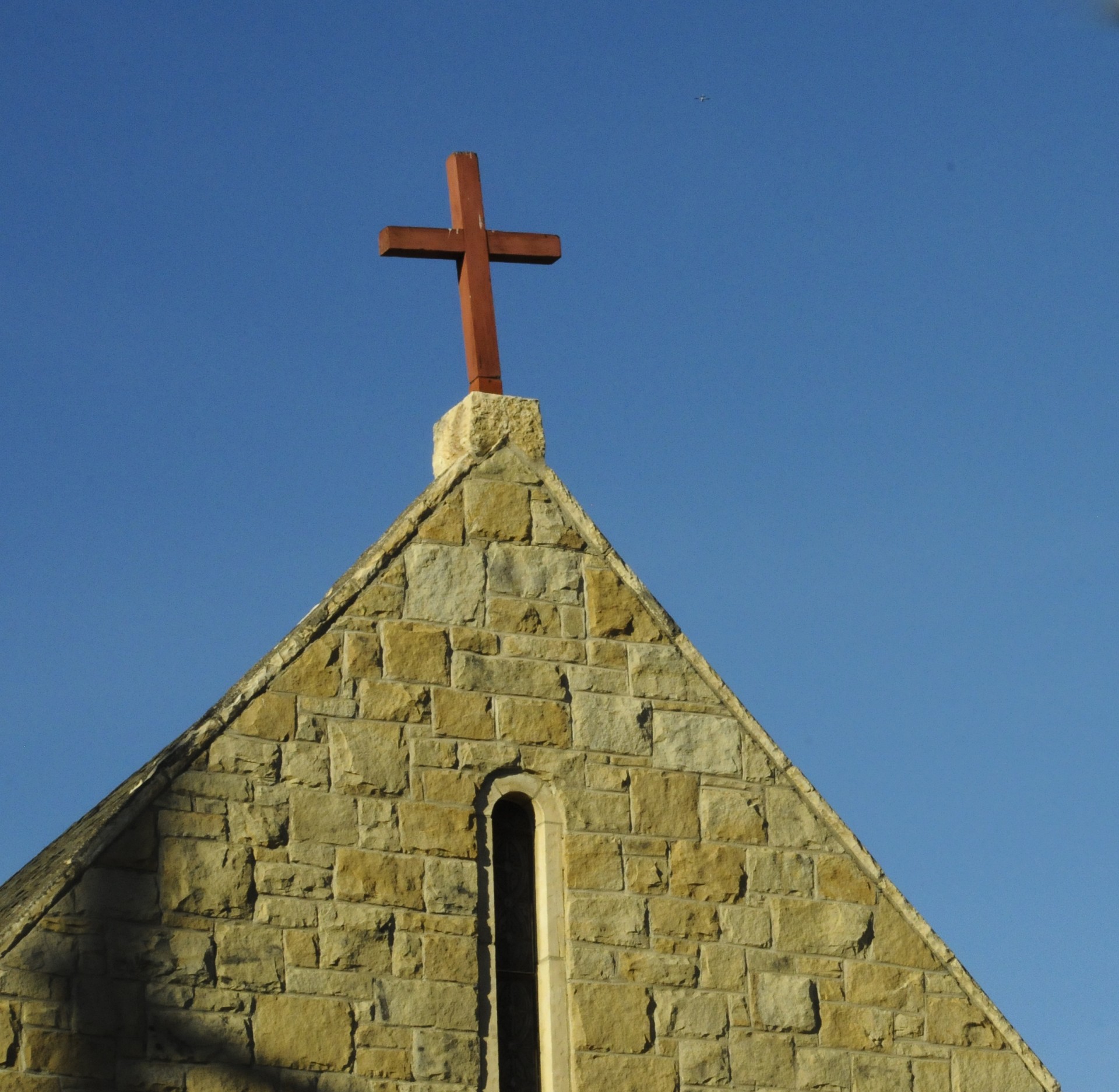 Crucea la partea de sus a Bisericii Piat