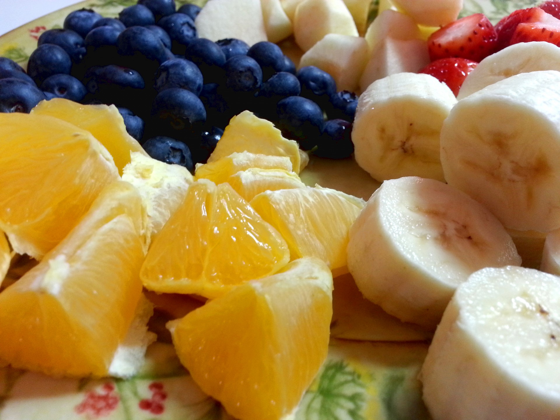Fructe pe o placă