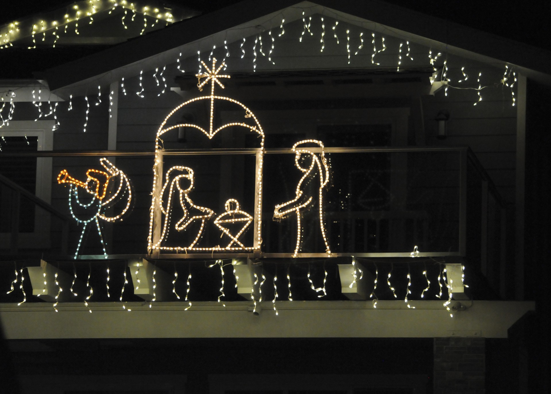 Iluminate Nașterea Scene